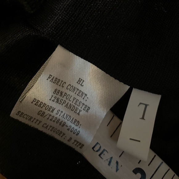 NWOT low v neck sequined romper size L - Picture 8 of 15